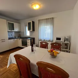 Burle With Free Private Parking Apartment